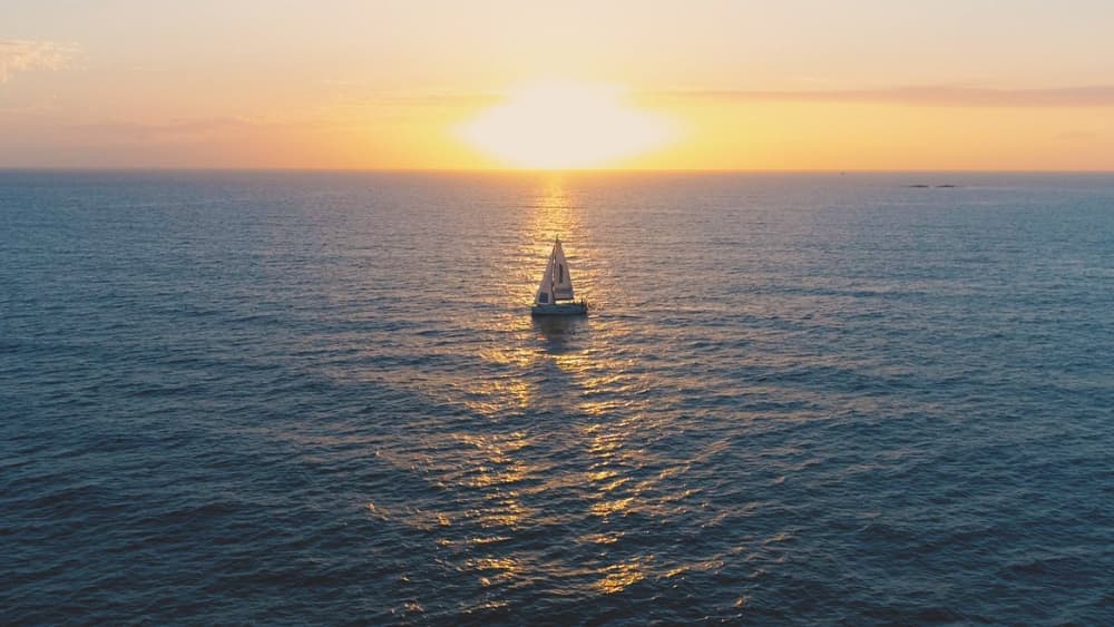 Découvrez Costa Adeje en voilier pour une journée complète.