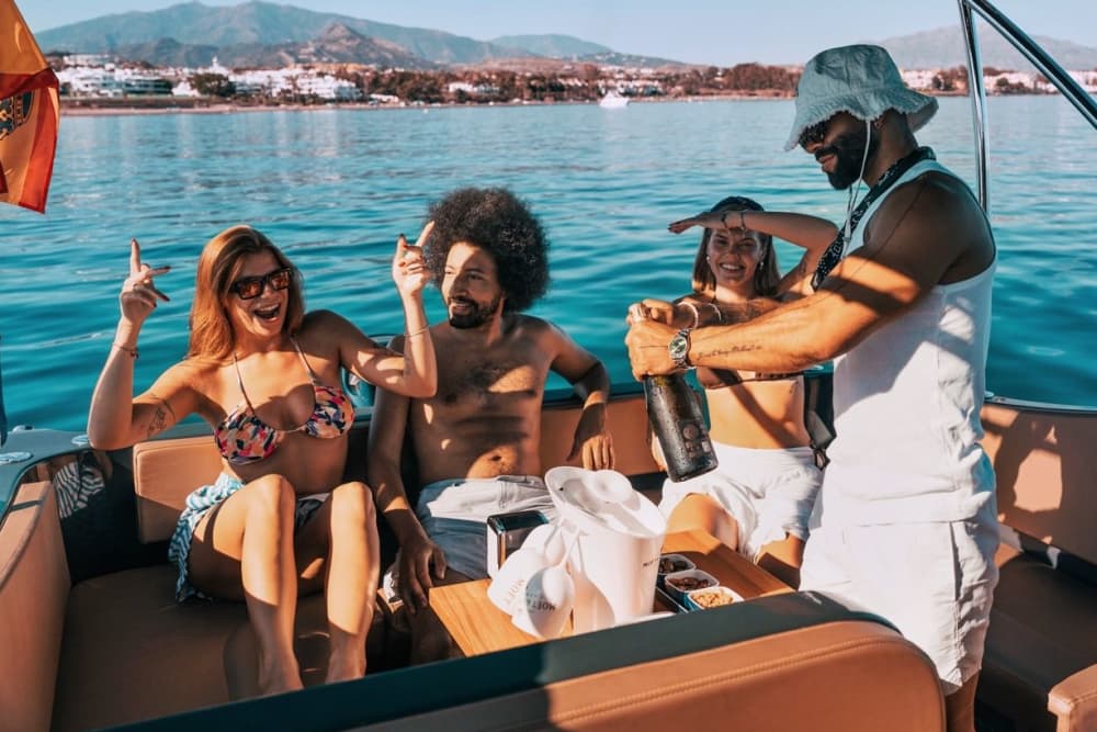 Excursion privée d'observation des dauphins et croisière côtière à Estepona