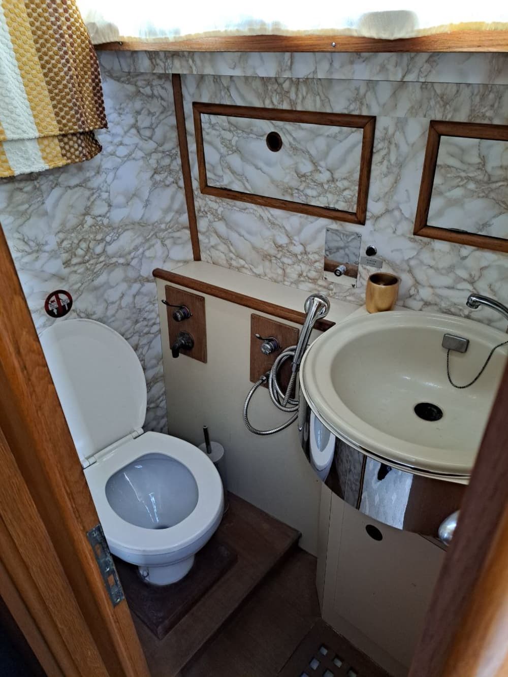 First-class Forio discovery: Enjoy a 3h experience on a motor yacht