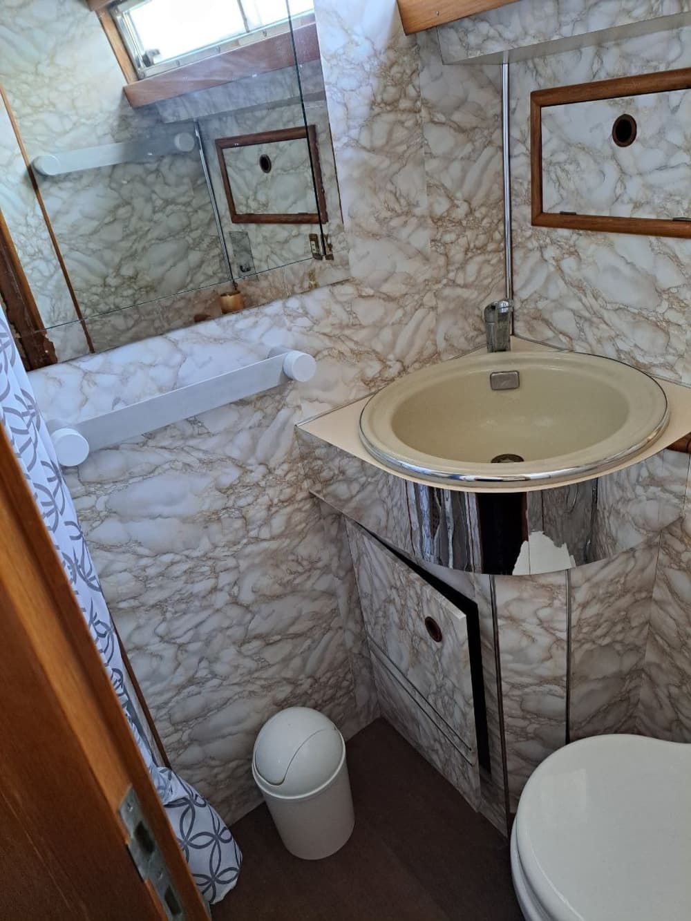 First-class Forio discovery: Enjoy a 3h experience on a motor yacht