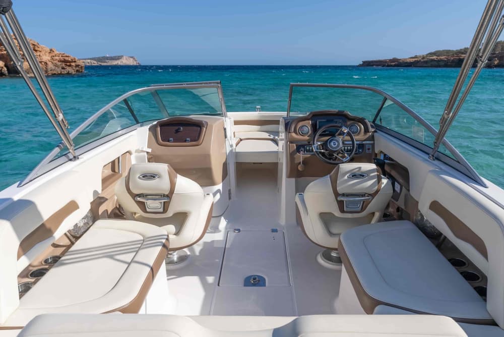 Excursión de medio día en barco a motor en Sant Antoni de Portmany.