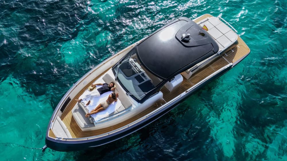 Relaksujący dzień na Formenterze: pływanie i komfort na pokładzie