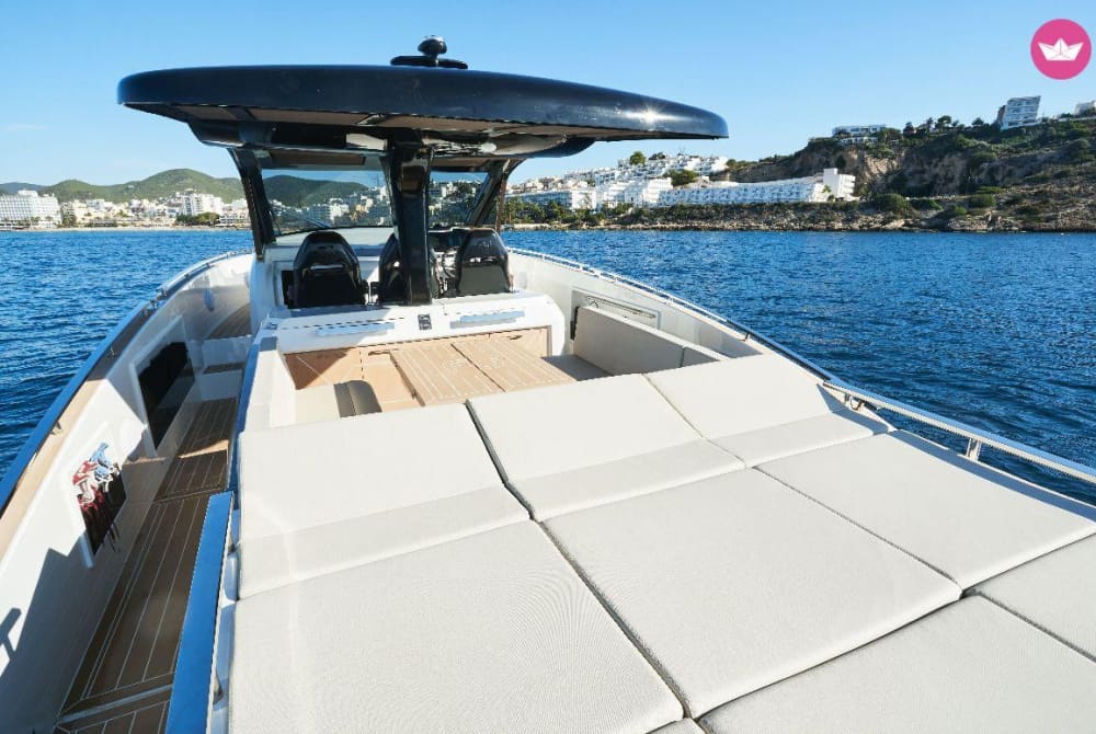 Relaksujący dzień na Formenterze: pływanie i komfort na pokładzie