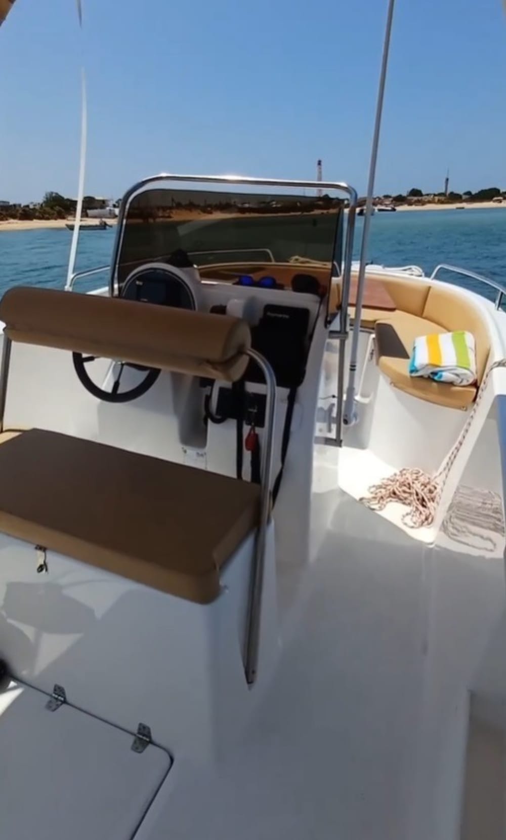 Explora Olhão en barco: Un día completo en el agua a bordo de una lancha motora.