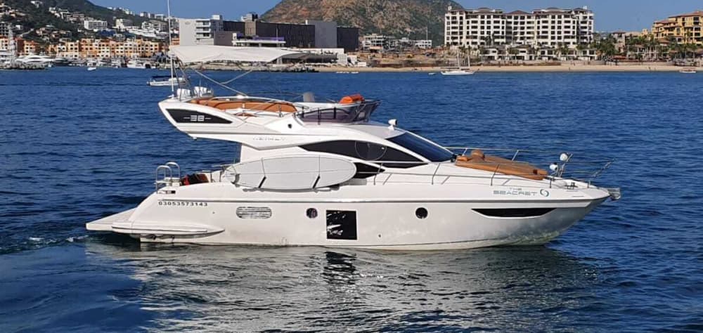 Esplora Cabo San Lucas in mezza giornata: noleggia una barca a motore per 4 ore.