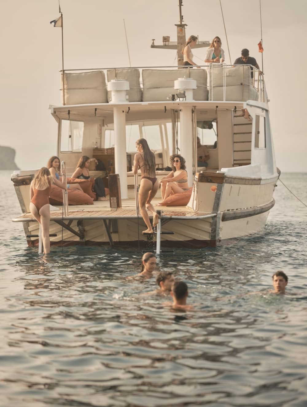 Festa com Ostras – Cruzeiro Costeiro de 2 Horas e Delícias Marinhas em Islas Medas