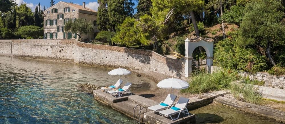 Baie nascoste e fascino costiero: esplora il nord-est di Corfù