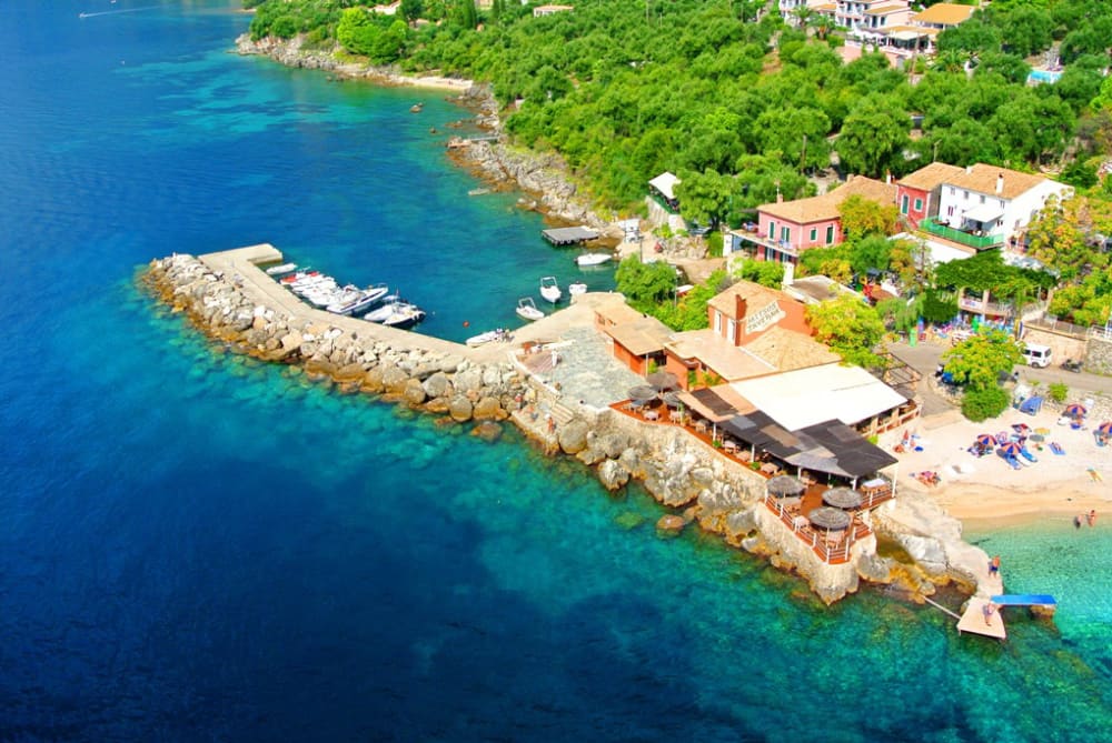 Baie nascoste e fascino costiero: esplora il nord-est di Corfù