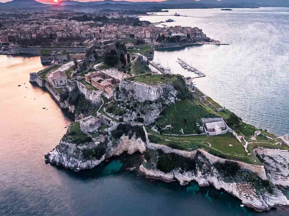 Baie nascoste e fascino costiero: esplora il nord-est di Corfù