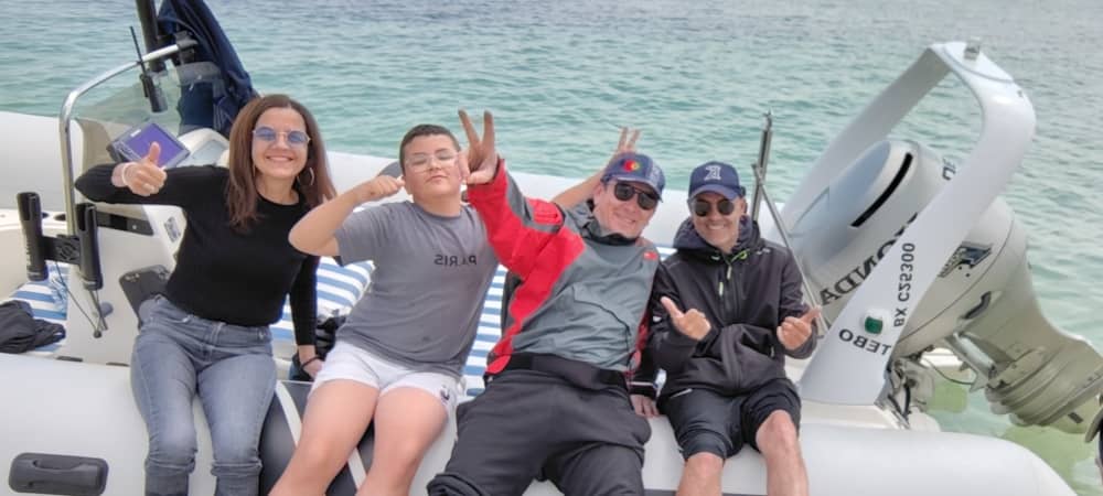 Votre journée à Concarneau : louez un bateau à moteur pour 9 h de découverte.