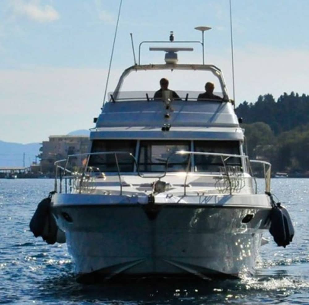 4 ore per esplorare Porto in motoscafo