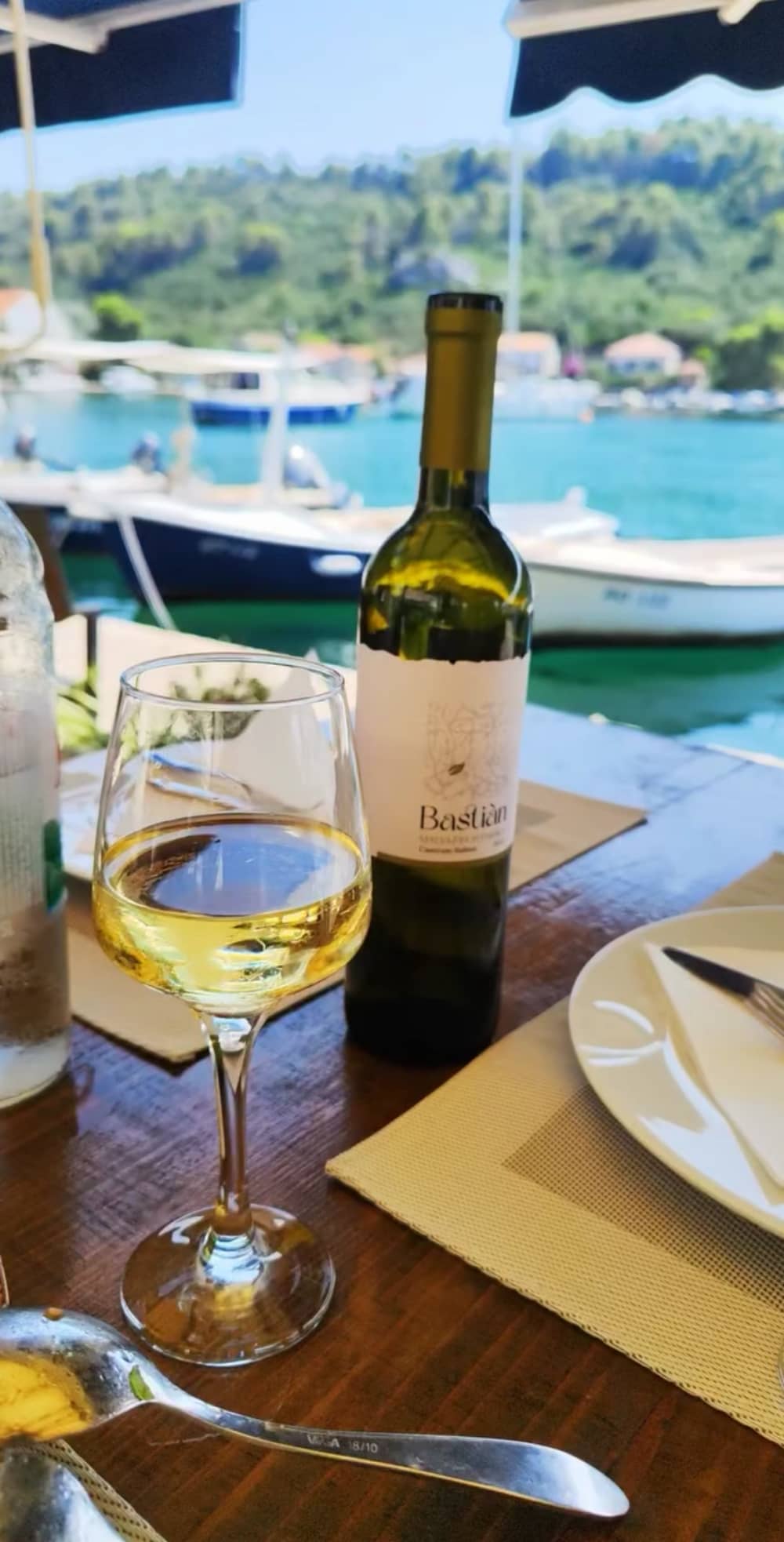 Γαλήνη στο ηλιοβασίλεμα: Κρουαζιέρα κατά μήκος των τειχών της παλιάς πόλης του Ντουμπρόβνικ