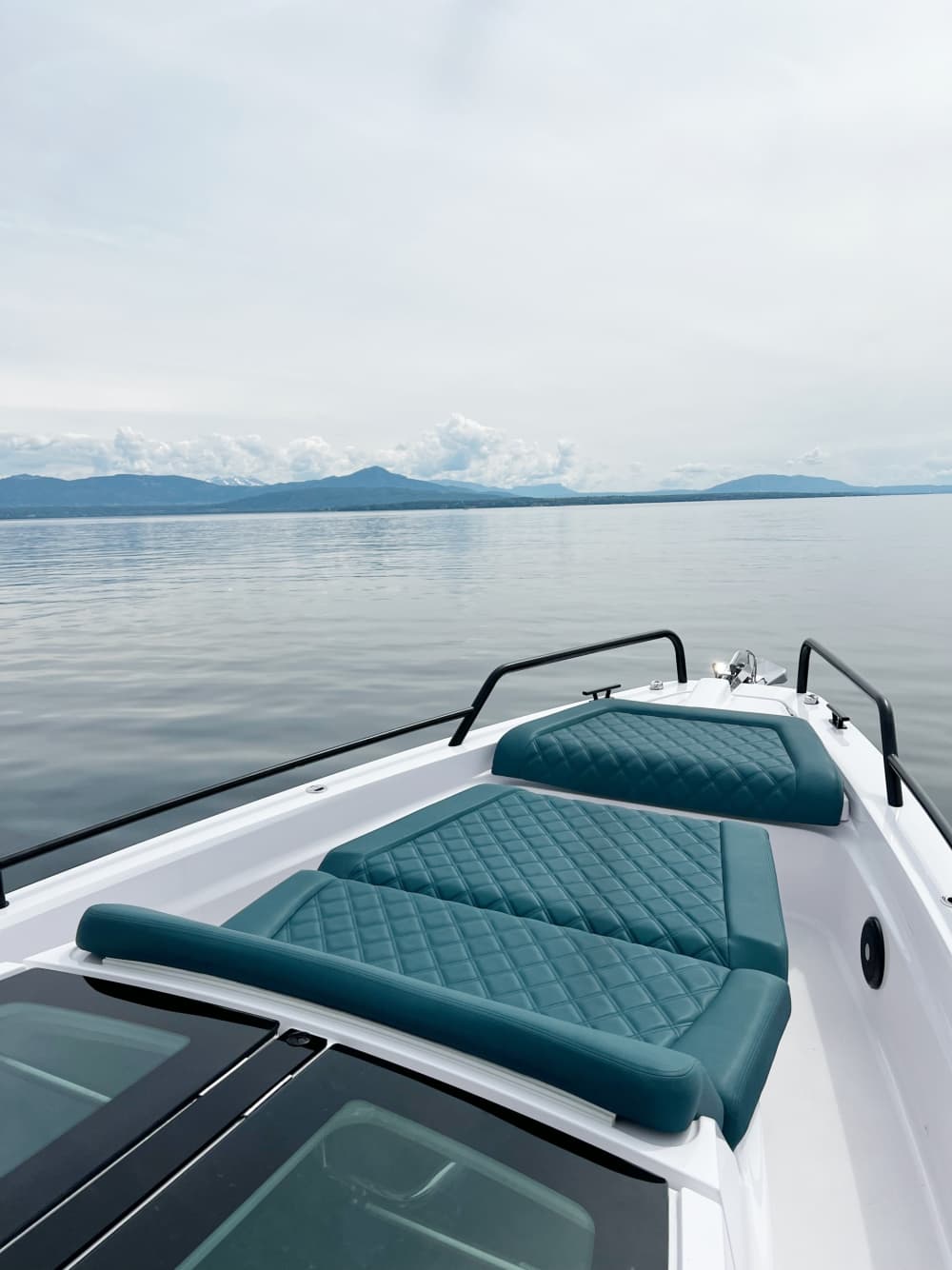 Ihr privates Motorboot für einen Tag rund um Nyon