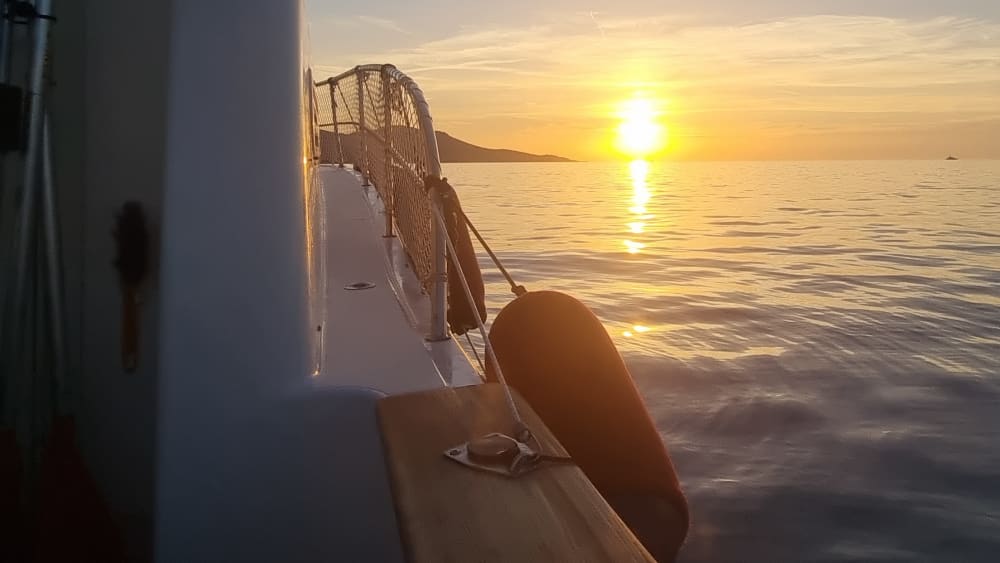 Ontdek de Golf van Dichters en Portovenere: een privé-dagcruise aan boord van de elegante Portofino 10m Fly.