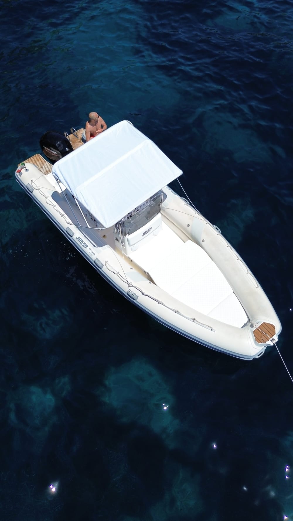 Your day in Torre Annunziata: Rent a motorboat for 9h of discovery
