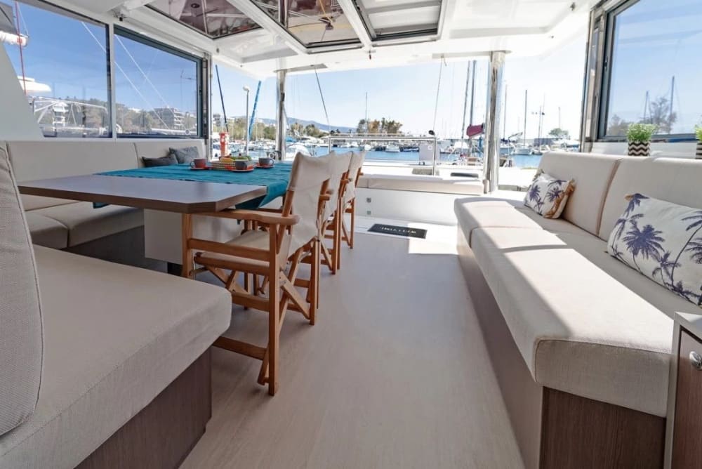 8 hours of luxury departing from Port Vauban