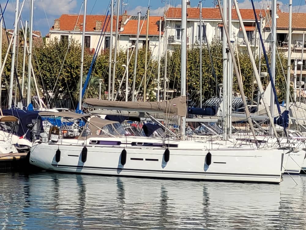 Ontspan in Saint-Raphaël: 8 uur zon op een zeilboot.