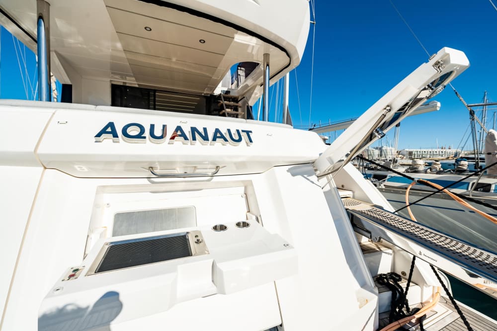 Аренда яхты на целый день – изысканный круиз на борту Sunseeker Manhattan 66