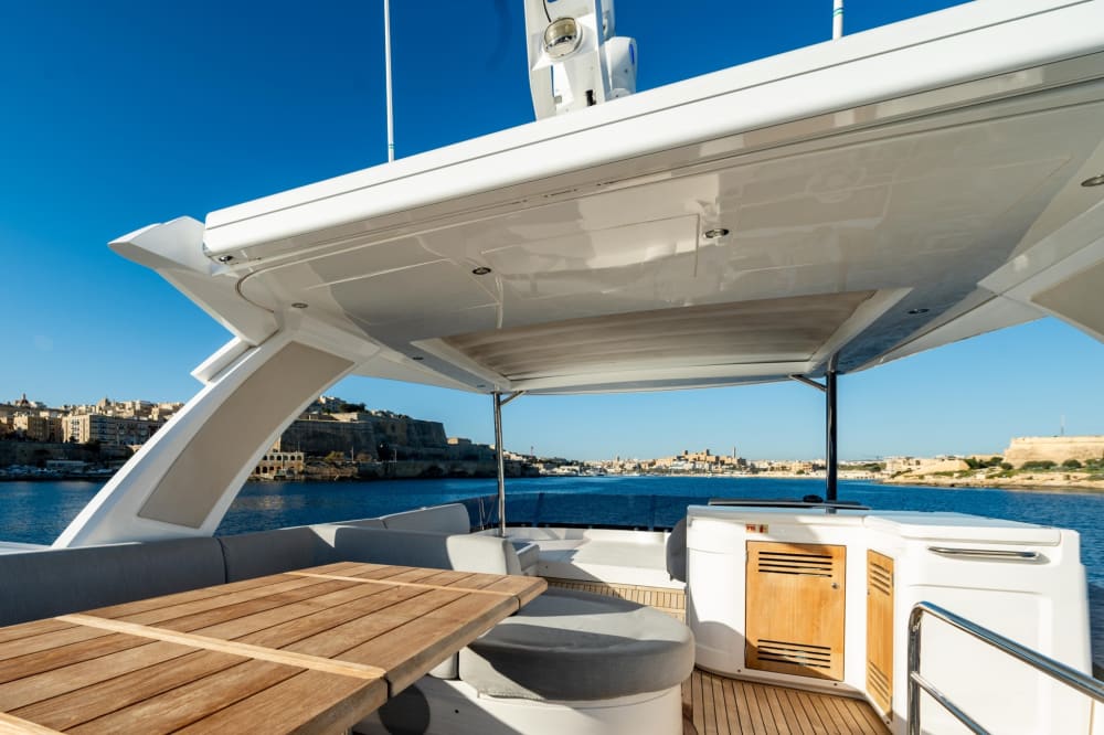 Аренда яхты на целый день – изысканный круиз на борту Sunseeker Manhattan 66