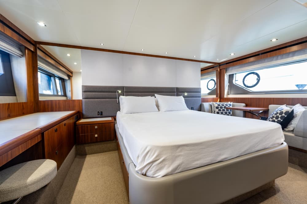 Аренда яхты на целый день – изысканный круиз на борту Sunseeker Manhattan 66