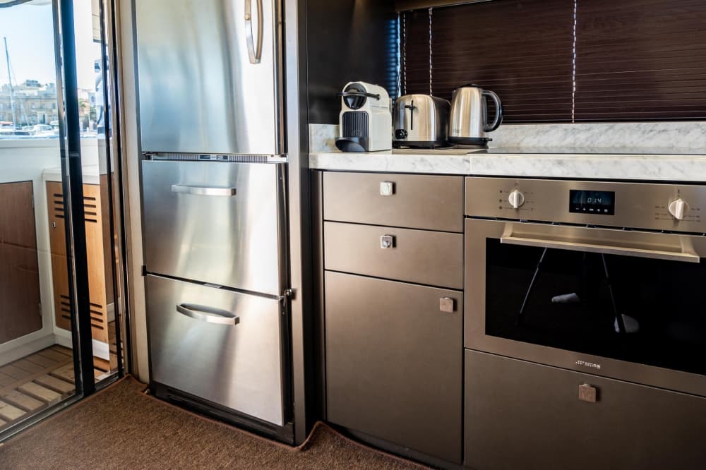 Аренда яхты на целый день – изысканный круиз на борту Sunseeker Manhattan 66