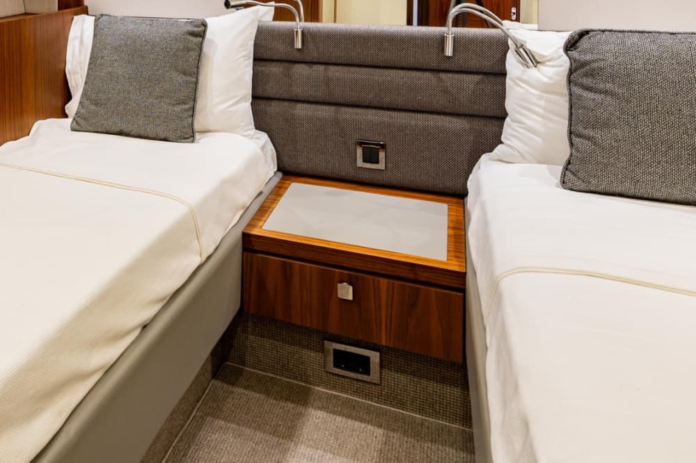 Аренда яхты на целый день – изысканный круиз на борту Sunseeker Manhattan 66