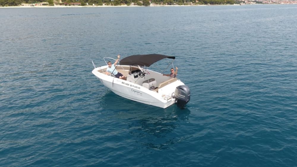 Entdecken Sie Trogir: Ein sonniger Tag auf einem Motorboot