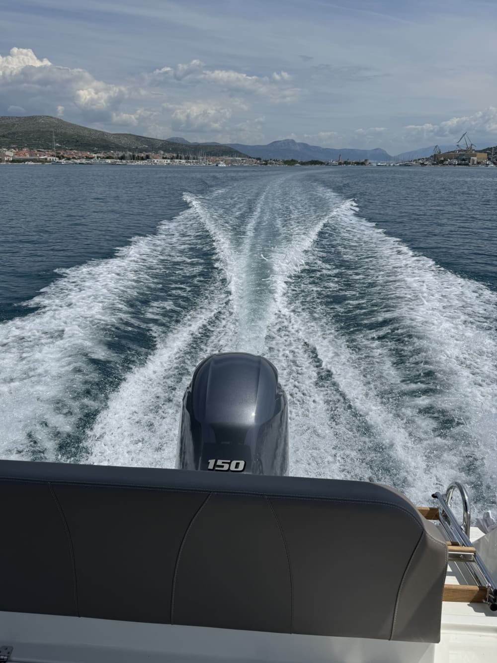 Entdecken Sie Trogir: Ein sonniger Tag auf einem Motorboot