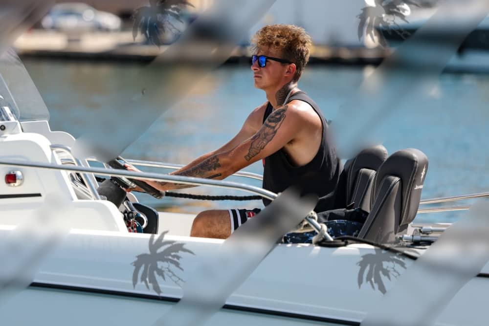 Zadar Coast Explorer: Półdniowa wycieczka łodzią motorową ze snurkowaniem i poczęstunkiem