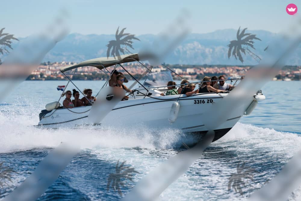 Zadar Coast Explorer: Półdniowa wycieczka łodzią motorową ze snurkowaniem i poczęstunkiem