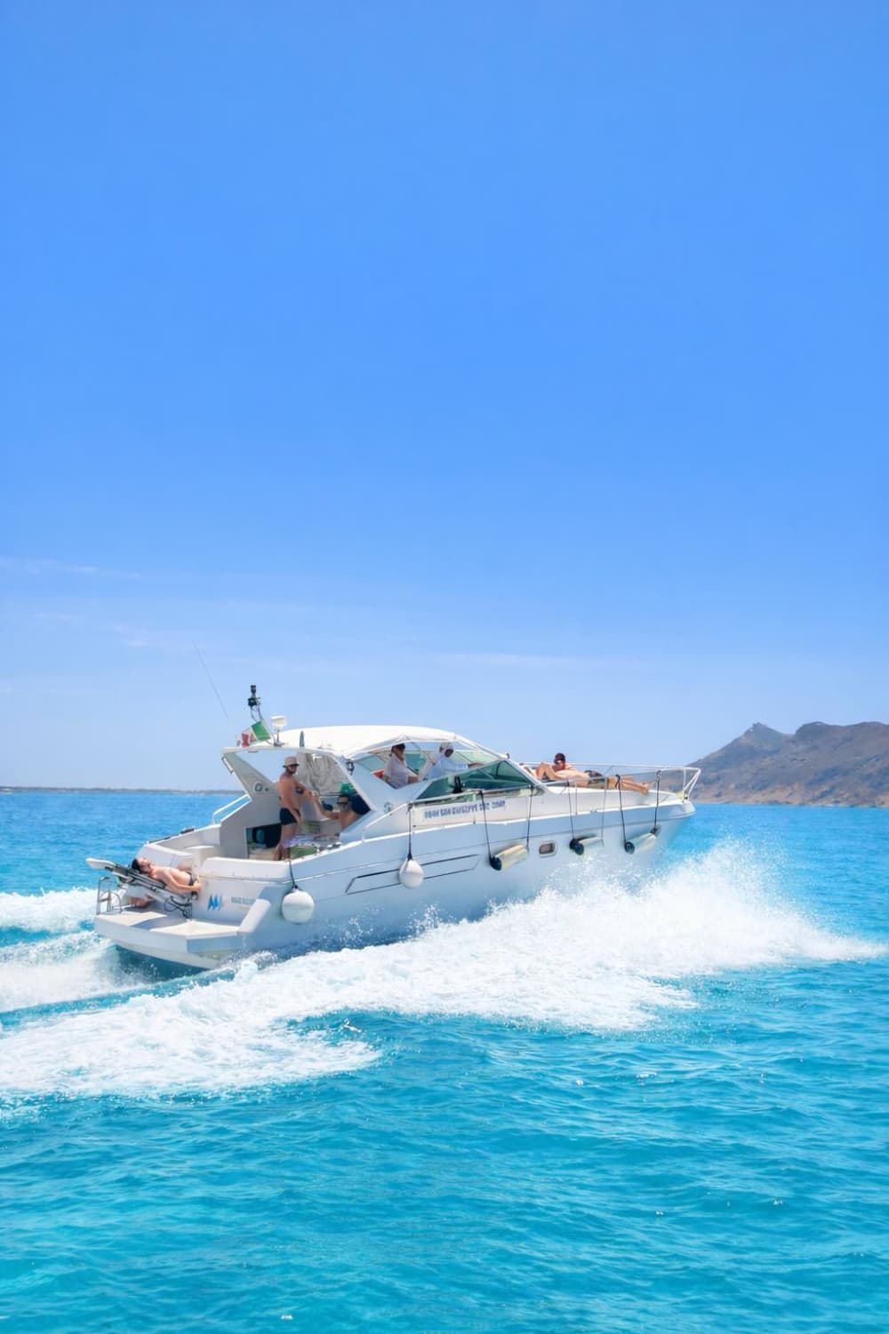 Ihr Tag in Trapani: Mieten Sie ein Motorboot für 7,5 Stunden voller Entdeckungen
