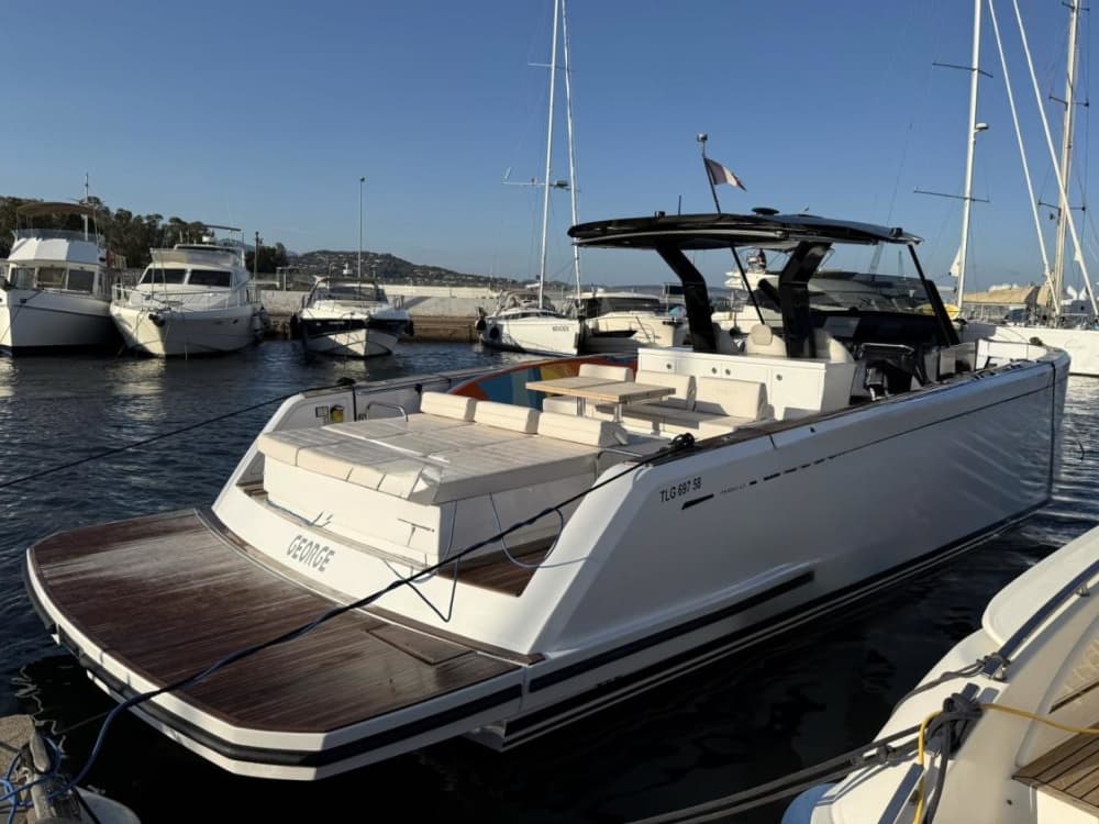 Sailing & Swimming – Private Day in the Sun
