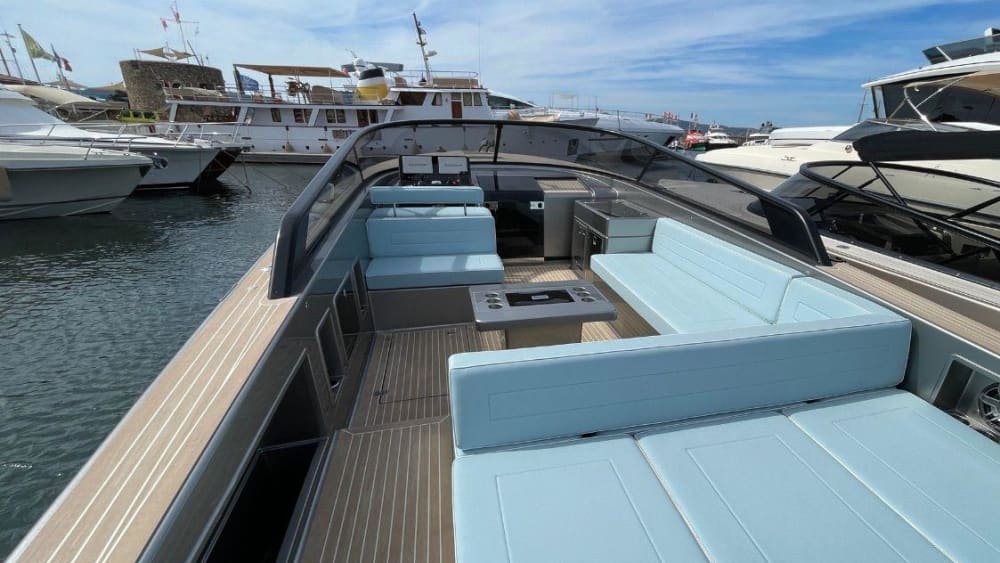 Exclusive Cruise in the Heart of the Gulf