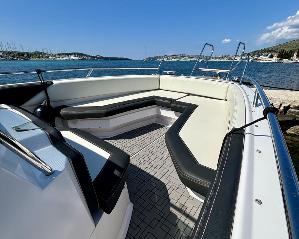 Экскурсия на скоростном катере на полдня.