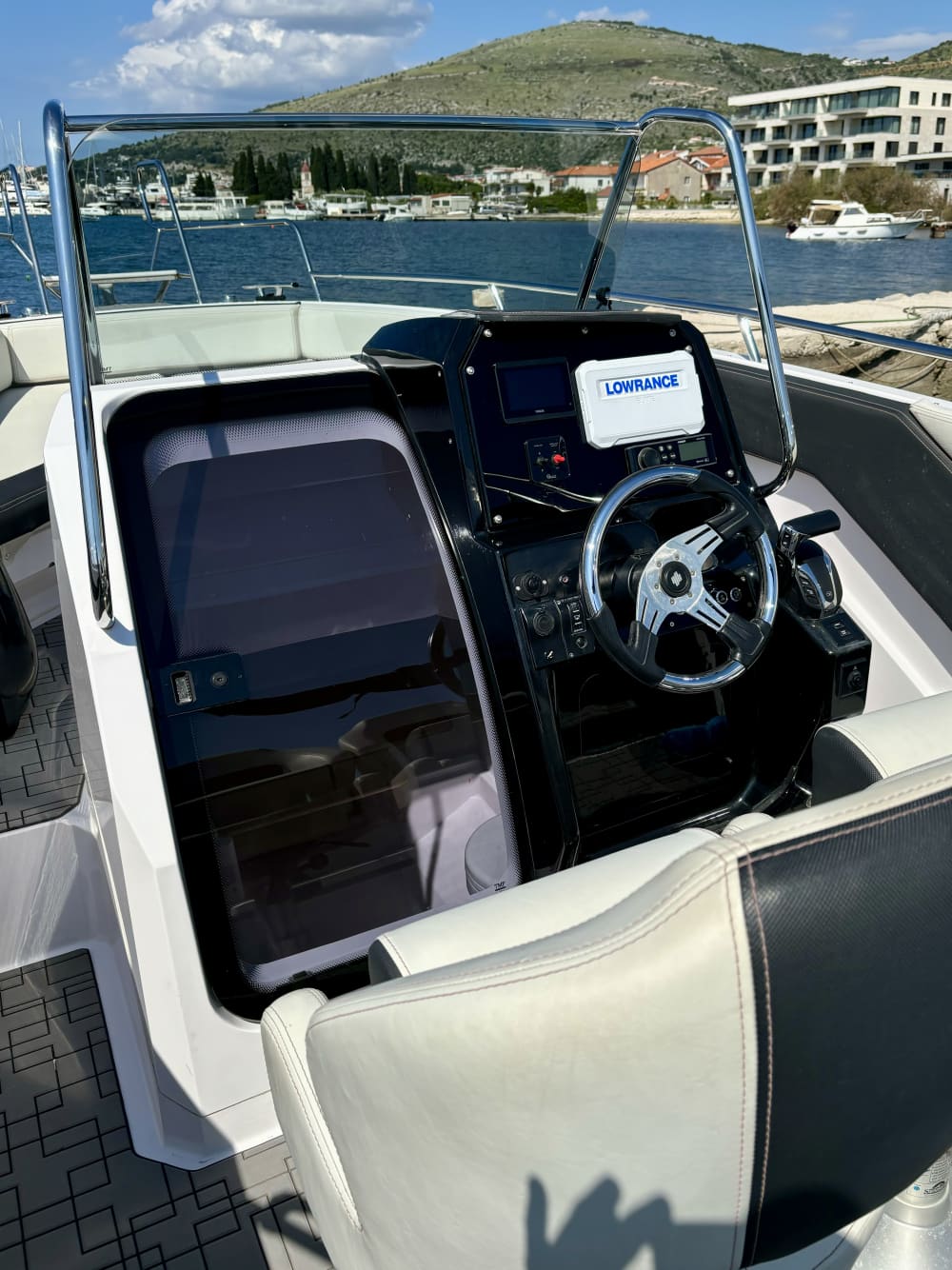 Экскурсия на скоростном катере на полдня.