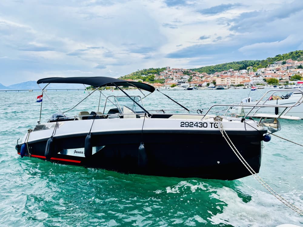 Экскурсия на скоростном катере на полдня.