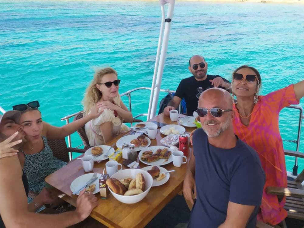 Make every moment count: A full day of sun around Çeşme on a motorboat