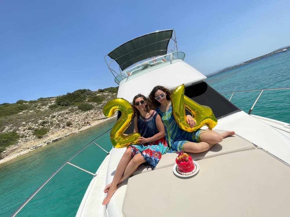 Make every moment count: A full day of sun around Çeşme on a motorboat