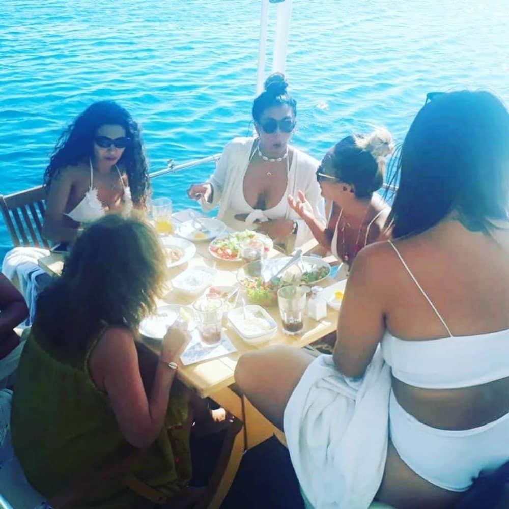 Make every moment count: A full day of sun around Çeşme on a motorboat