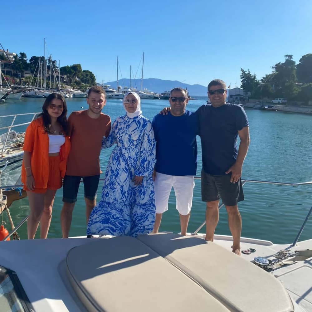 Make every moment count: A full day of sun around Çeşme on a motorboat