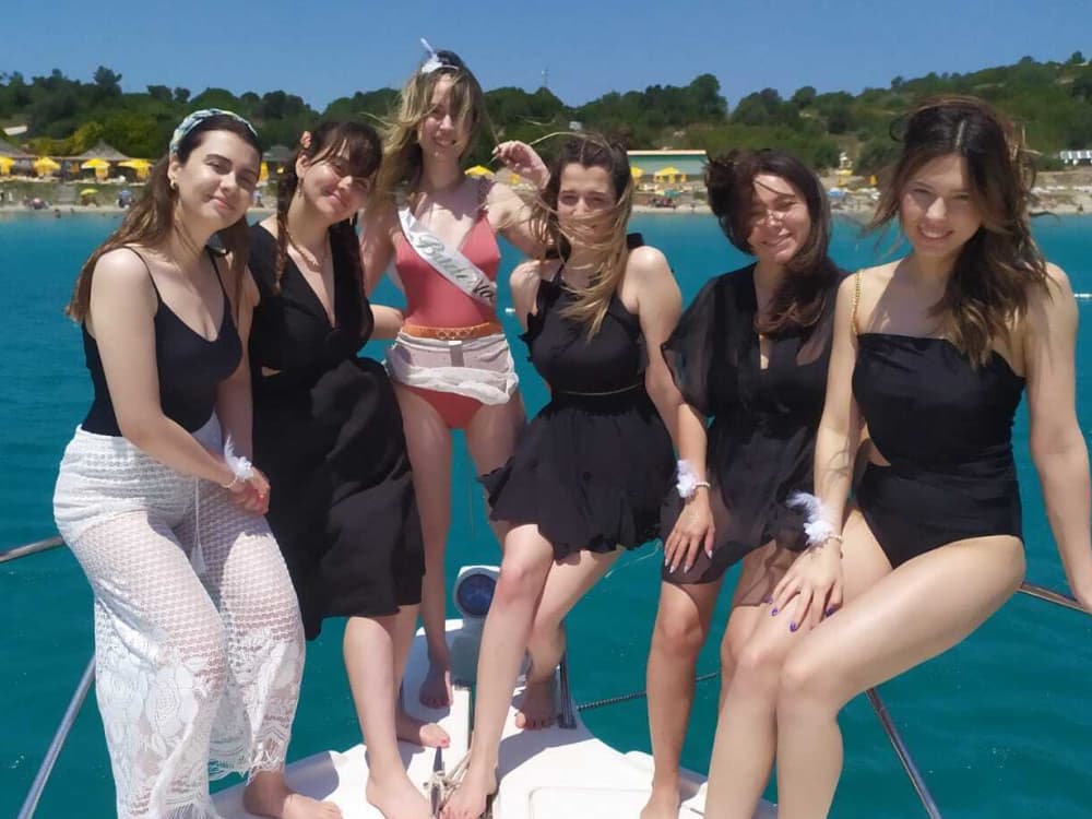 Make every moment count: A full day of sun around Çeşme on a motorboat