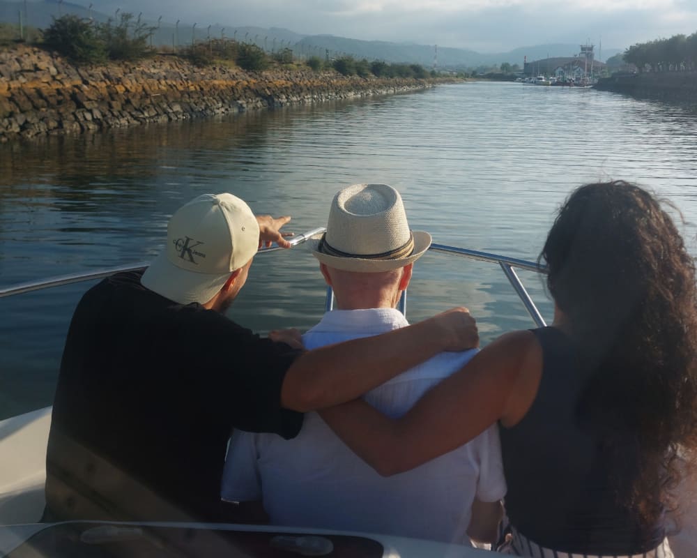 Détendez-vous lors d'une excursion en bateau de 3h30 à Hondarribia