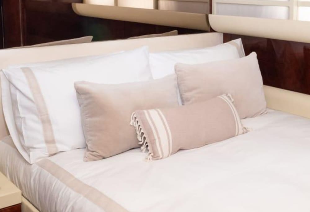 Découvrez Ibiza en 9h : une expérience de yacht à moteur haut de gamme