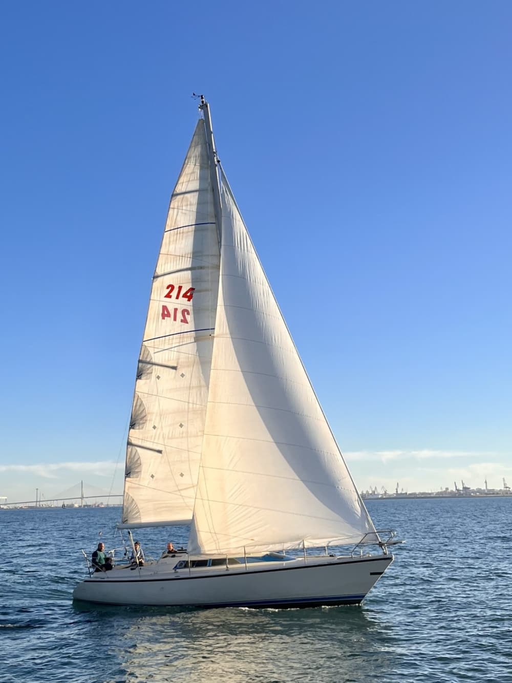 Passeio de um dia inteiro de barco à vela no município de El Puerto de Santa María.