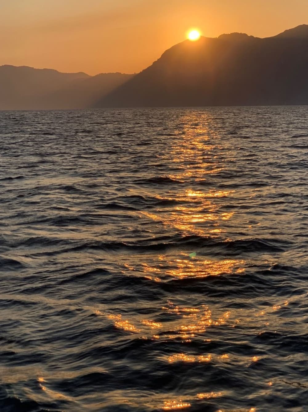 Tour privato in barca di un giorno intero sulla Costiera Amalfitana