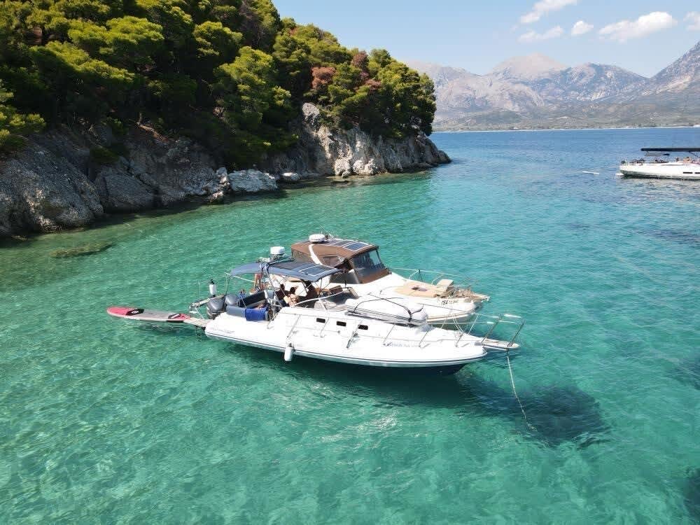 Votre bateau à moteur privé pour une journée autour de Laurium