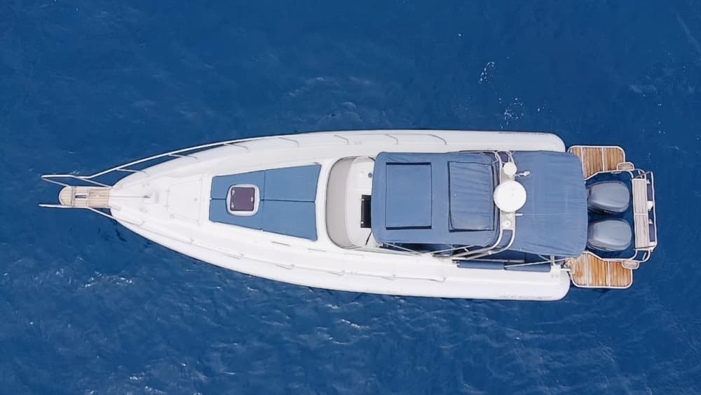 Votre bateau à moteur privé pour une journée autour de Laurium