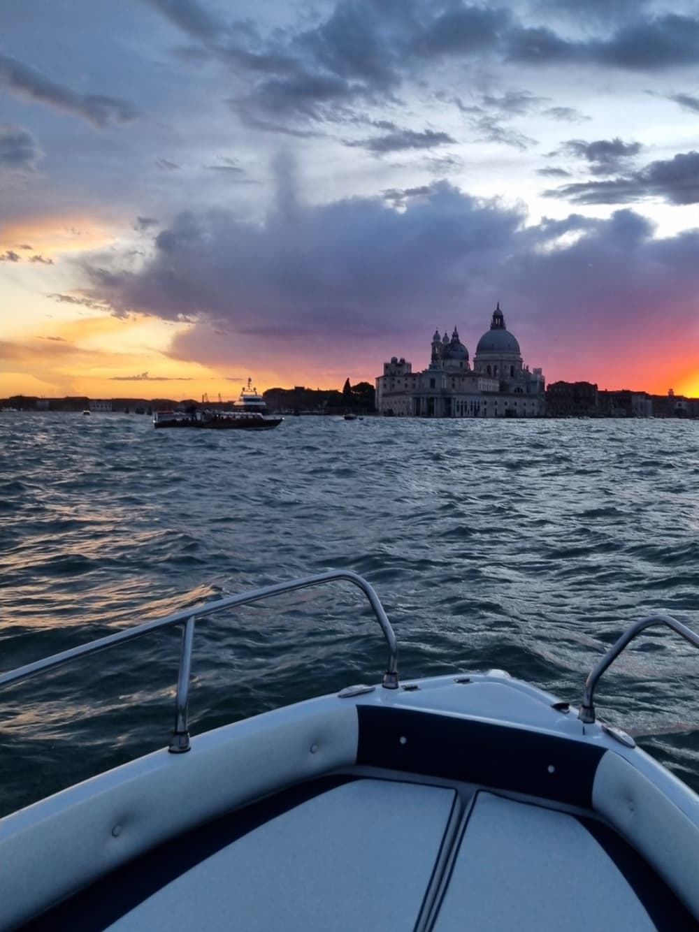SUNSET TOUR: Crociera Rilassante e Romantica nella laguna di Venezia al tramonto