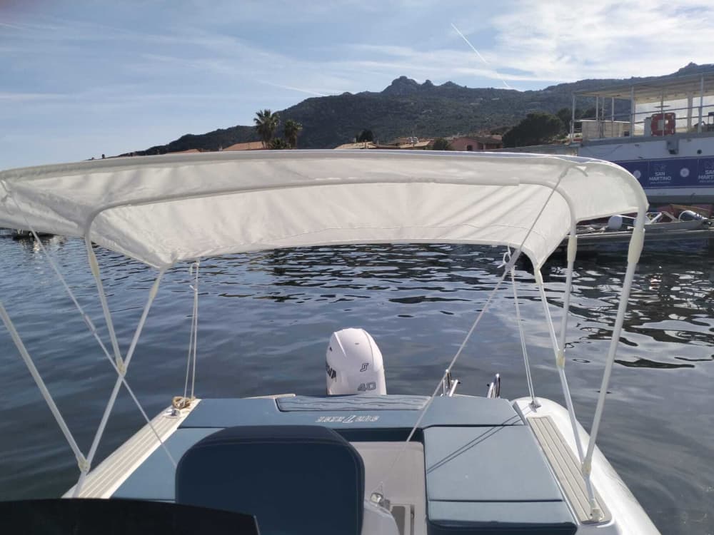Discover Cugnana Verde on a full-day trip on a motorboat