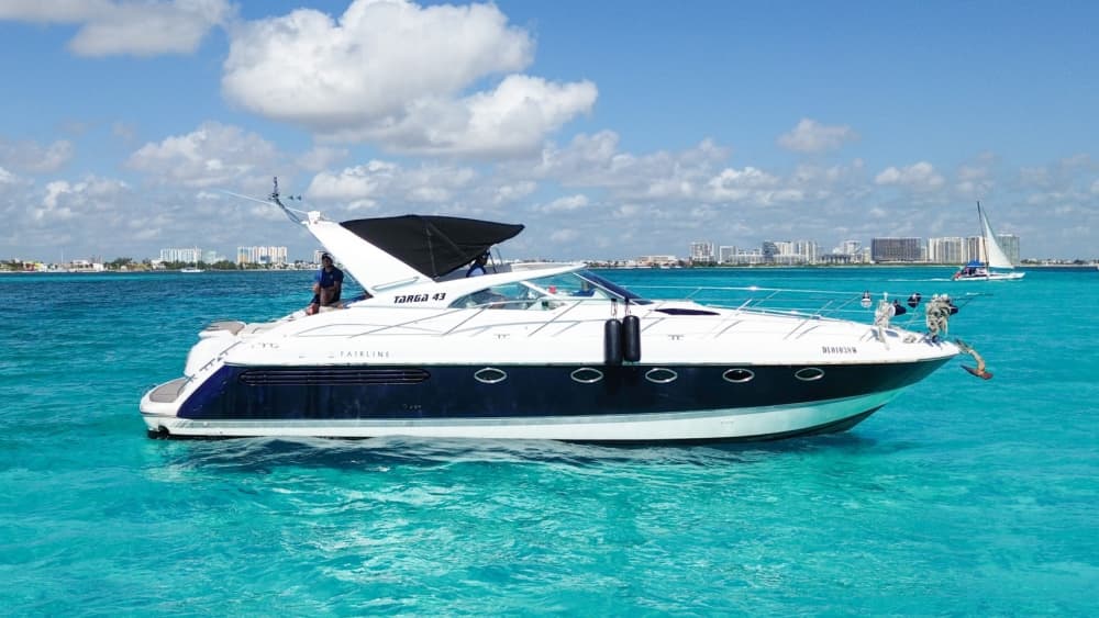 Una giornata magica a Cancún a bordo di un motoscafo.